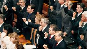 vouli_2000_2004_orkomosia-empros