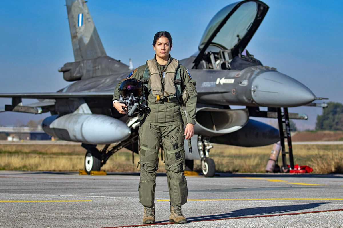 Χρυσάνθη Νικολοπούλου: Από την Καβάλα η πρώτη γυναίκα πιλότος F-16 - ΕΜΠΡΟΣ